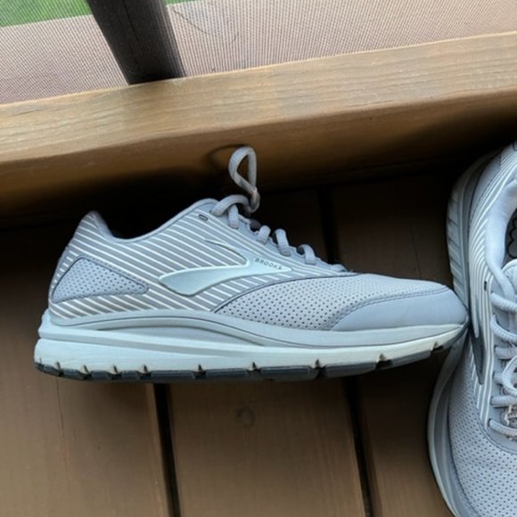 Brooks Woman’s athletic walking shoes - Like NEW - Picture 5 of 9